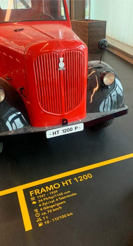 Floorgraphics Texte für Bodenbeschrifttung in Ausstellung Werbetechnik Potsdam