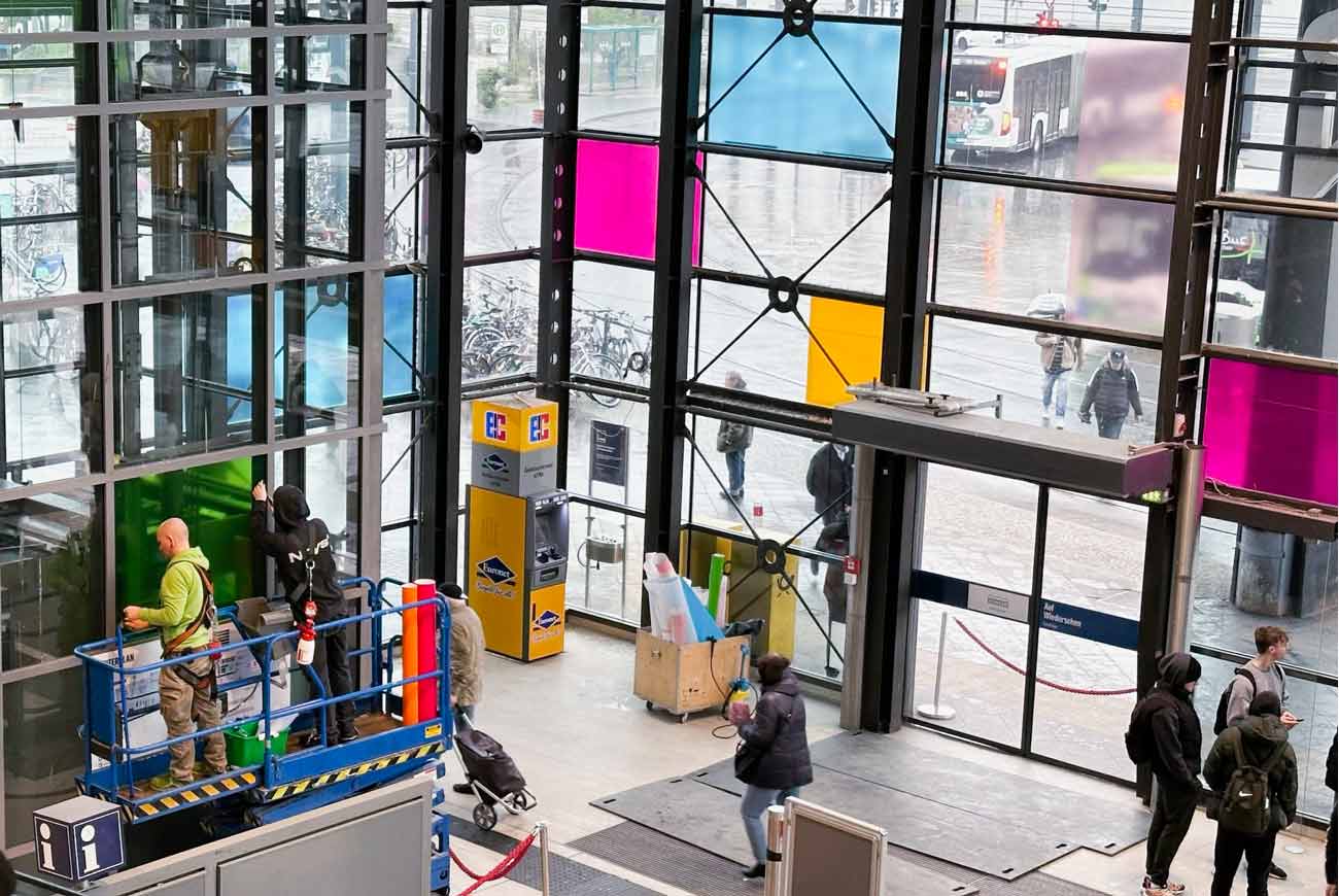transparente Farbfolien für Glasfassade